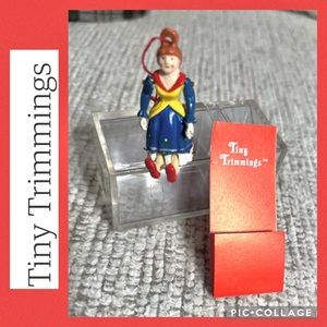 DEPARTMENT 56 TINY TRIMMINGS PEWTER ORNAMENT LADY WITH BRAID & MOVABLE ARMS